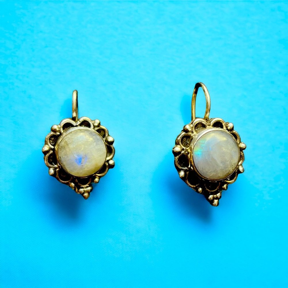Beautiful Moonstone / White Labradorite and Sterling Silver earrings